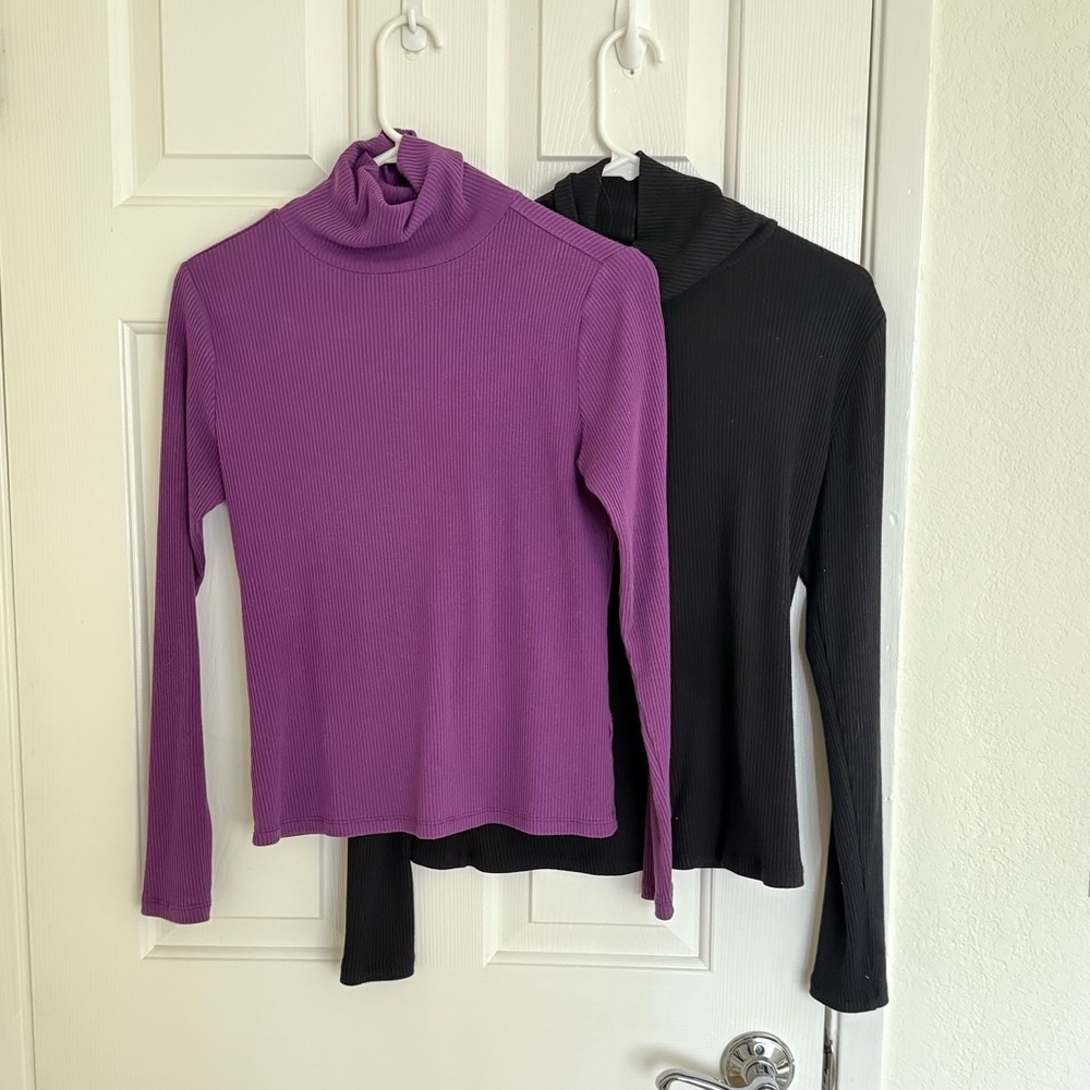Set of 2 Old Navy Rib-Knit Long-Sleeve Turtlenecks - Black & Purple- size Small